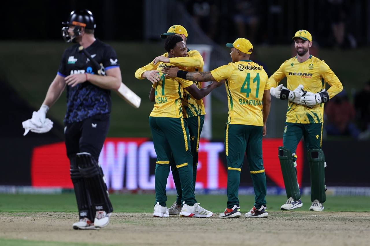Debutant Mokoena Stars as South Africa Thrash New Zealand in T20I | নিউজিল্যান্ড বনাম দক্ষিণ আফ্রিকা
